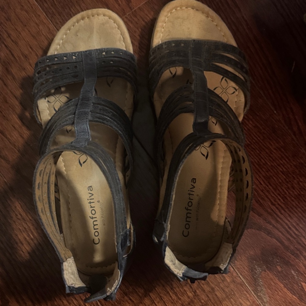 Comfortiva Women's Black and Tan Sandals